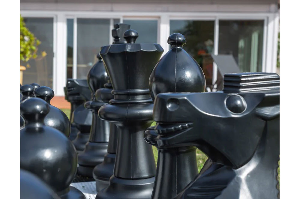GIANT CHESS SET BY KETTLER INTERNATIONAL - Image 4